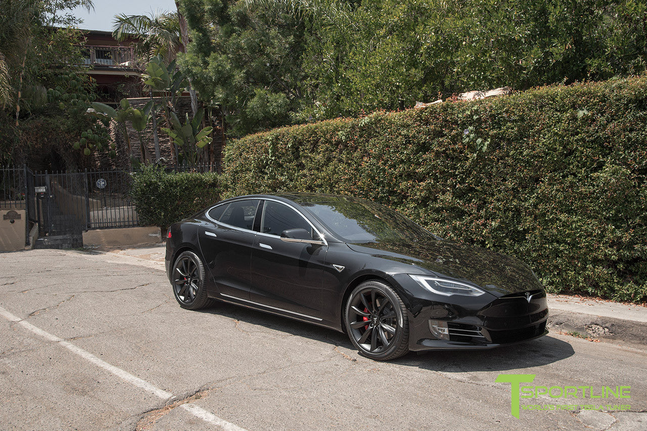 Obsidian Black Model S 2.0 with 20" TST Tesla Wheel in Matte Black