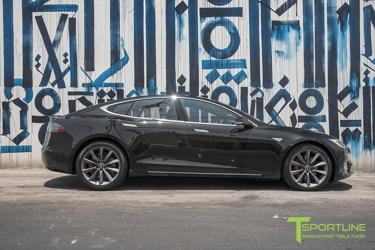 Obsidian Black Model S 2.0 with 20" TST Tesla Wheel in Metallic Grey