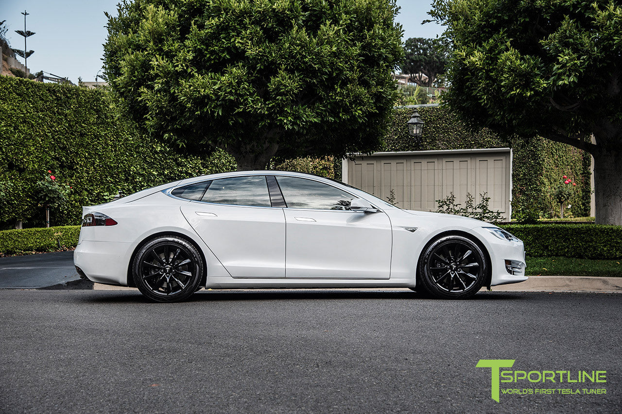 White Model S 2.0 with 19" TST Tesla Wheel in Gloss Black