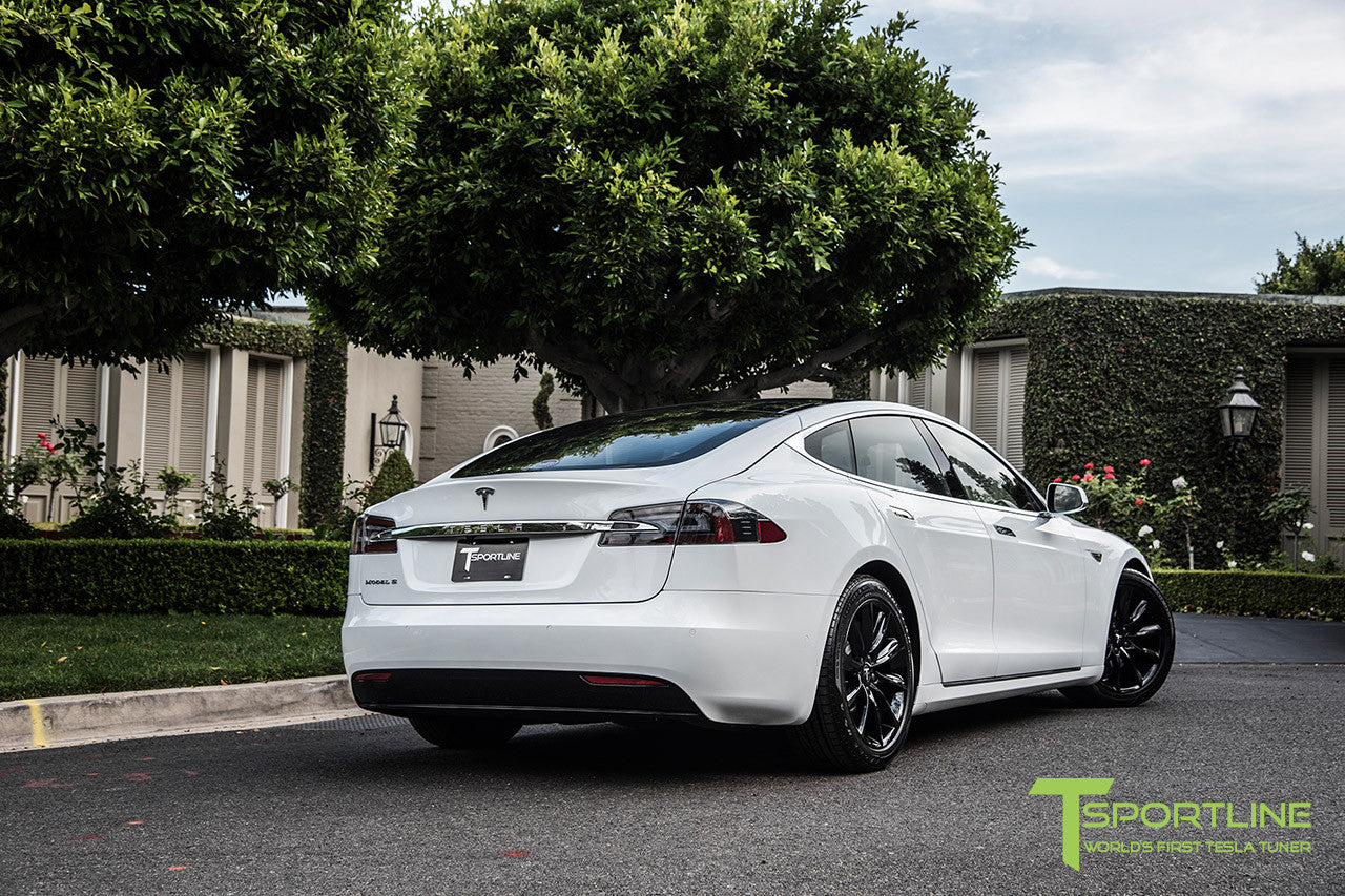 White Model S 2.0 with 19" TST Tesla Wheel in Gloss Black