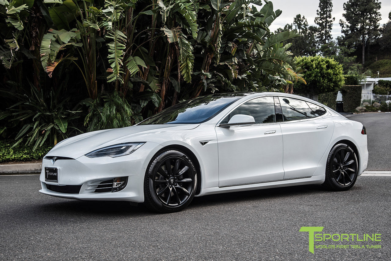 White Model S 2.0 with 19" TST Tesla Wheel in Matte Black