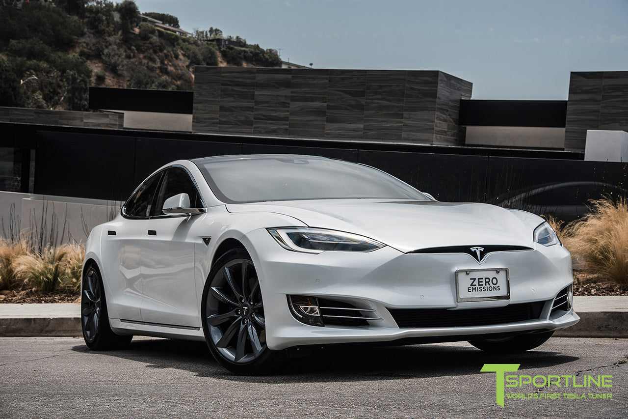 White Model S 2.0 with 20" TST Tesla Wheel in Metallic Grey