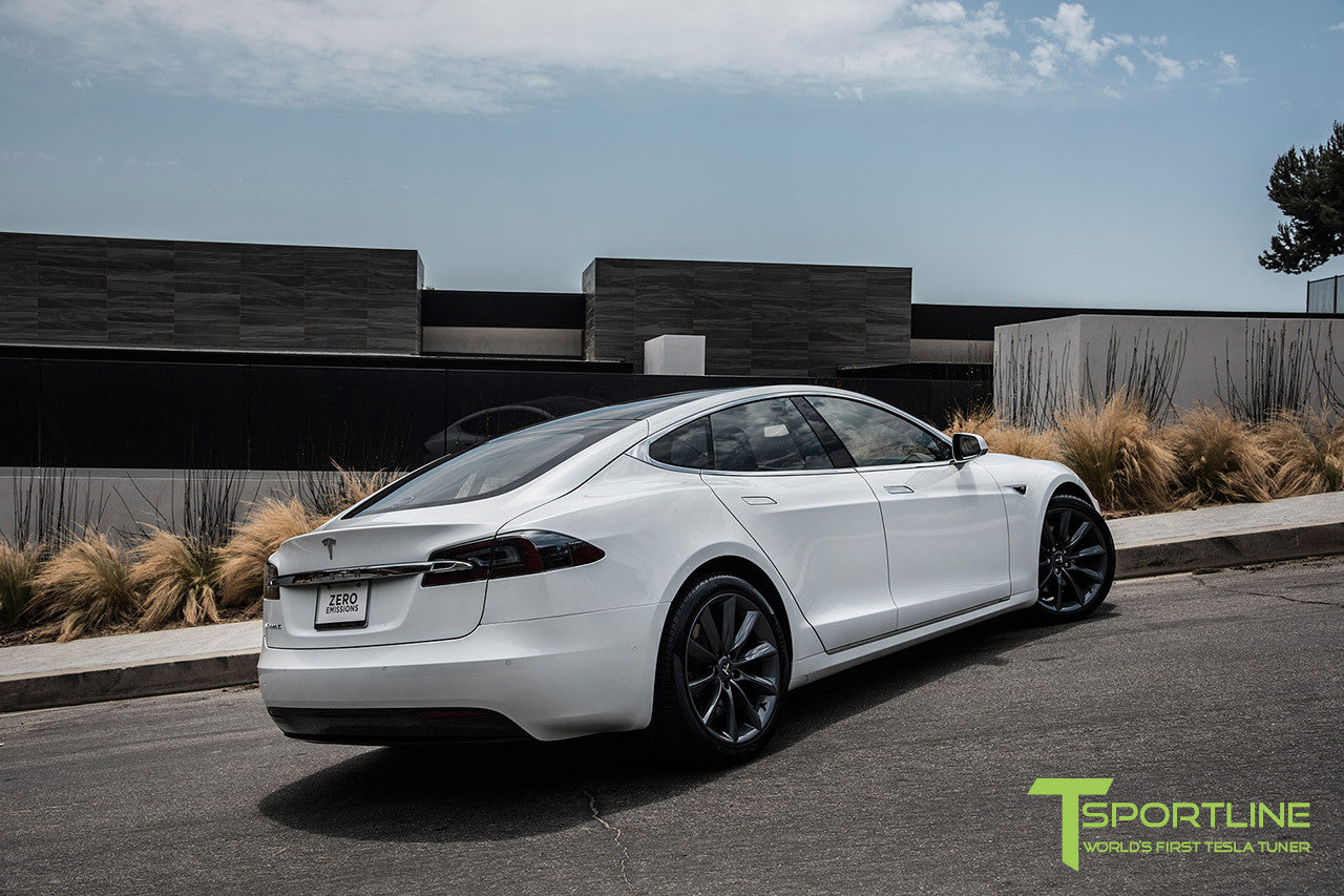 White Model S 2.0 with 20" TST Tesla Wheel in Metallic Grey