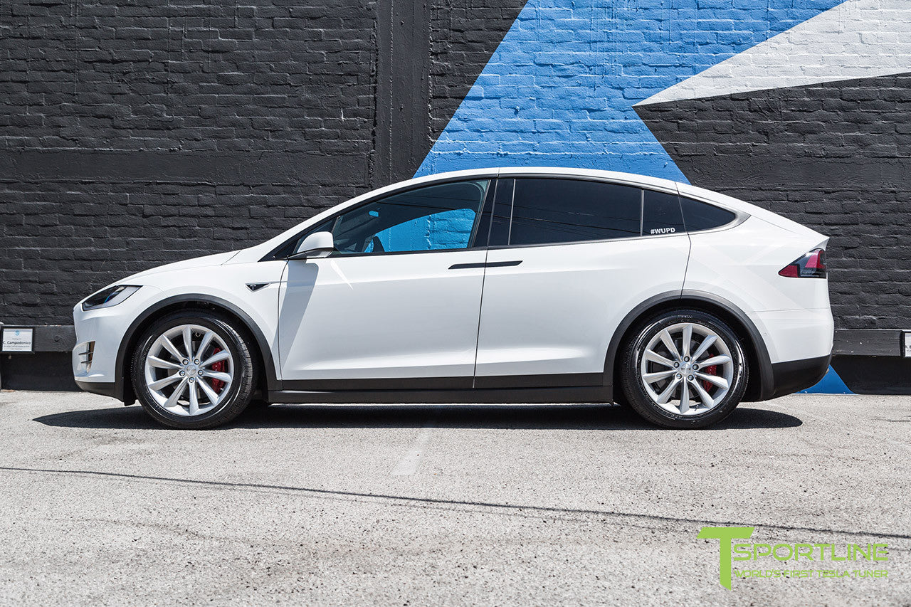 White Model X with 20" TST Tesla Wheel in Brilliant Silver