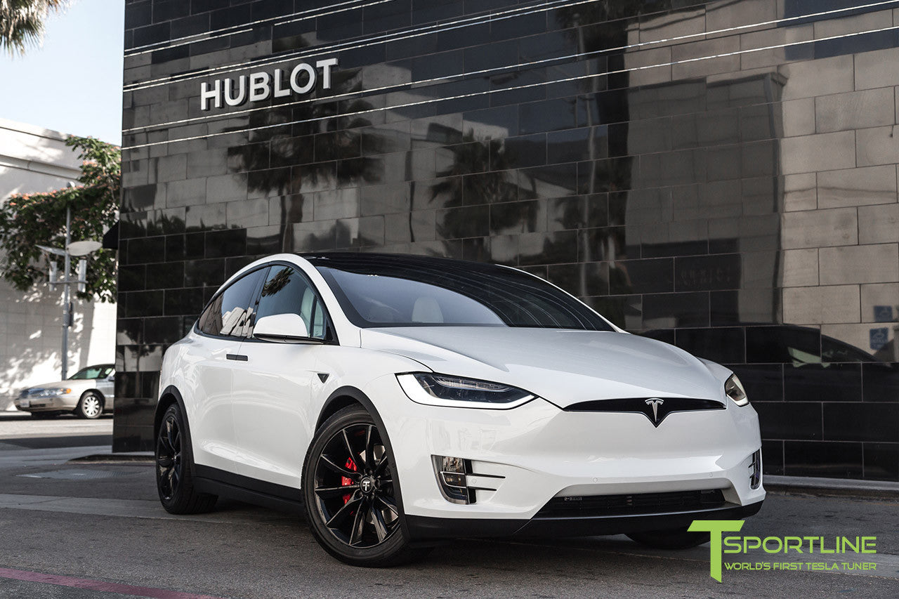 White Model X with 20" TST Tesla Wheel in Gloss Black