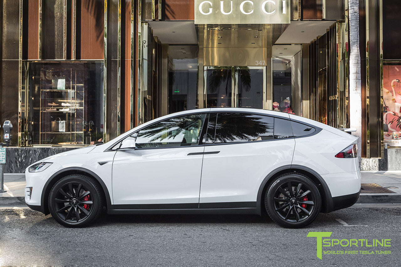 White Model X with 20" TST Tesla Wheel in Matte Black