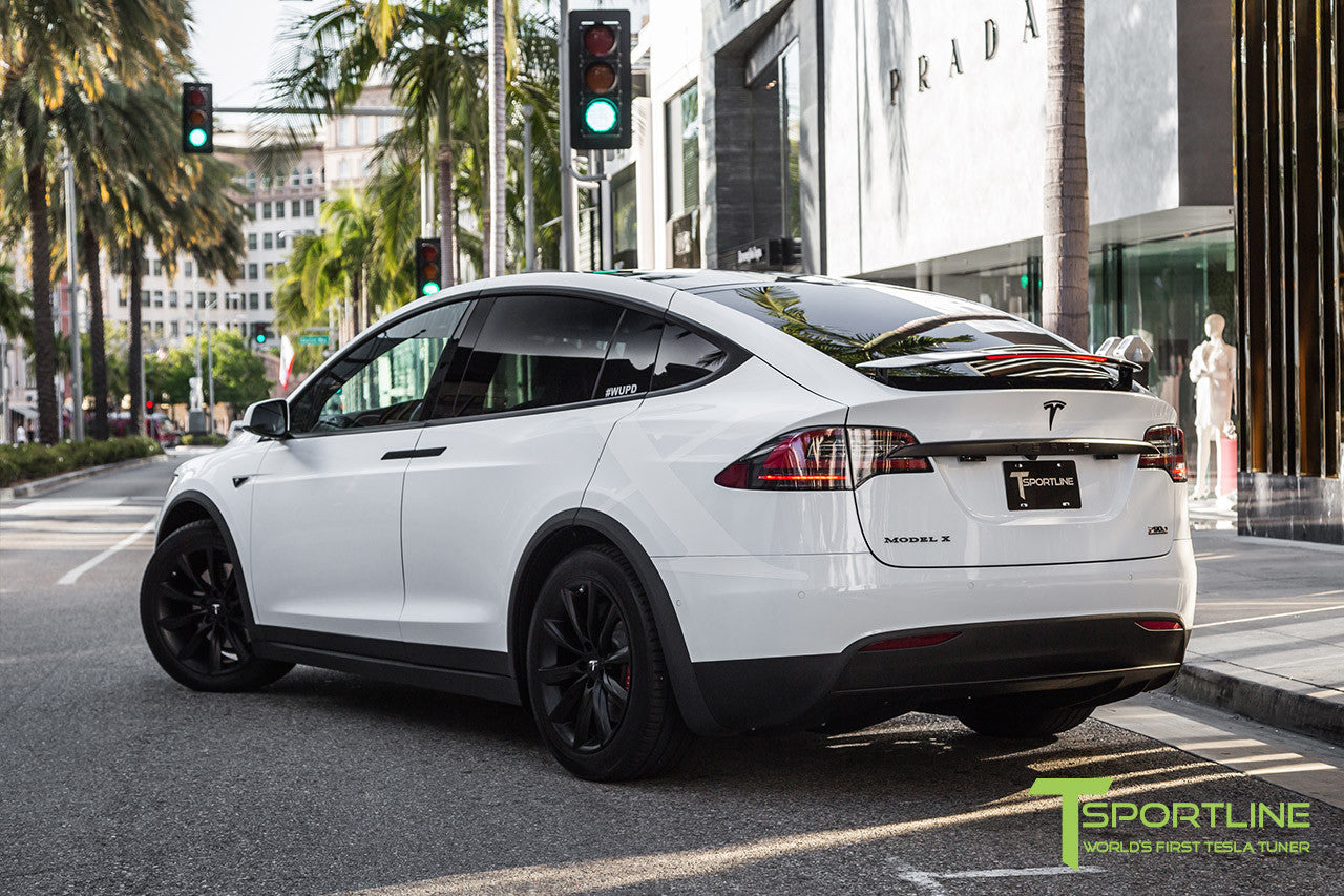 White Model X with 20" TST Tesla Wheel in Matte Black