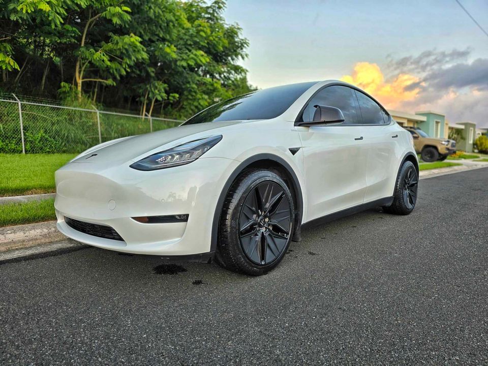 TSA-5 20" Tesla Model Y Wheel and Tire Package (Set of 4)