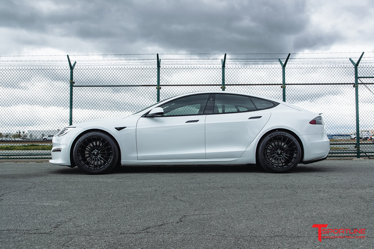 White Model S Plaid with 20" TS118 in Gloss Black by T Sportline