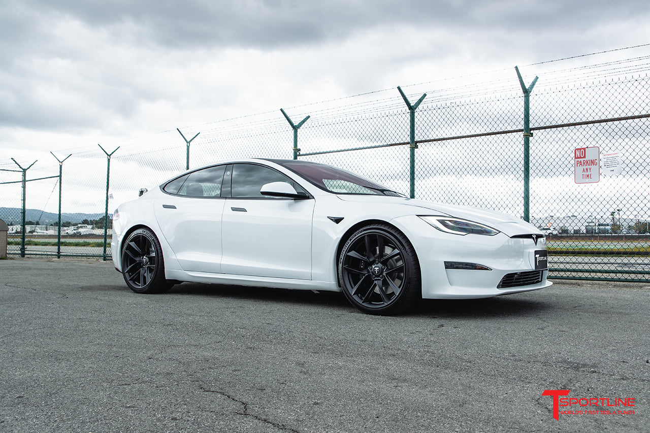 Pearl White Model S Plaid with 21" TSSF in Matte Black by T Sportline