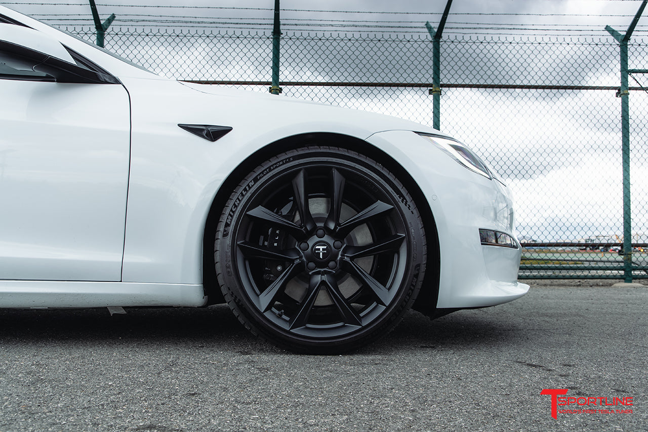 White Model S Plaid with 21" TSSF in Gloss Black by T Sportline