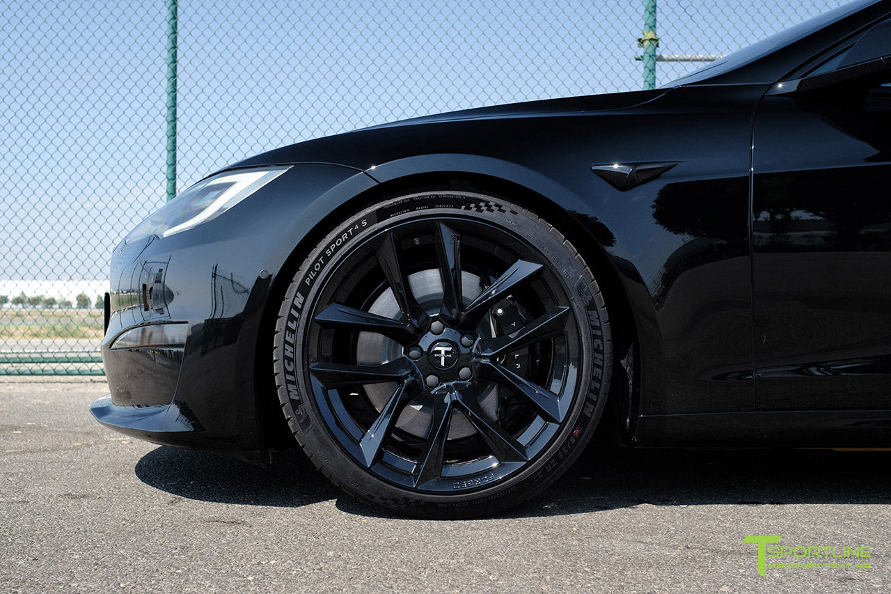 Black Tesla Model S Long Range and Plaid 2021 with 21 inch TSSF Forged Wheels in Gloss Black by T Sportline