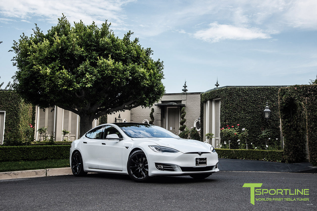White Model S 2.0 with 19" TST Tesla Wheel in Gloss Black 