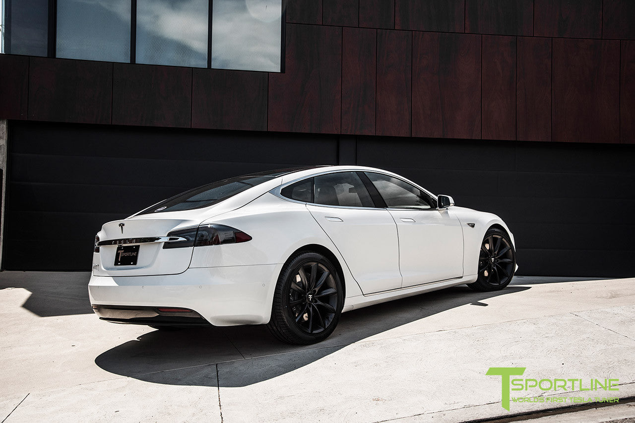 White Model S 2.0 with 20" TST Tesla Wheel in Matte Black 