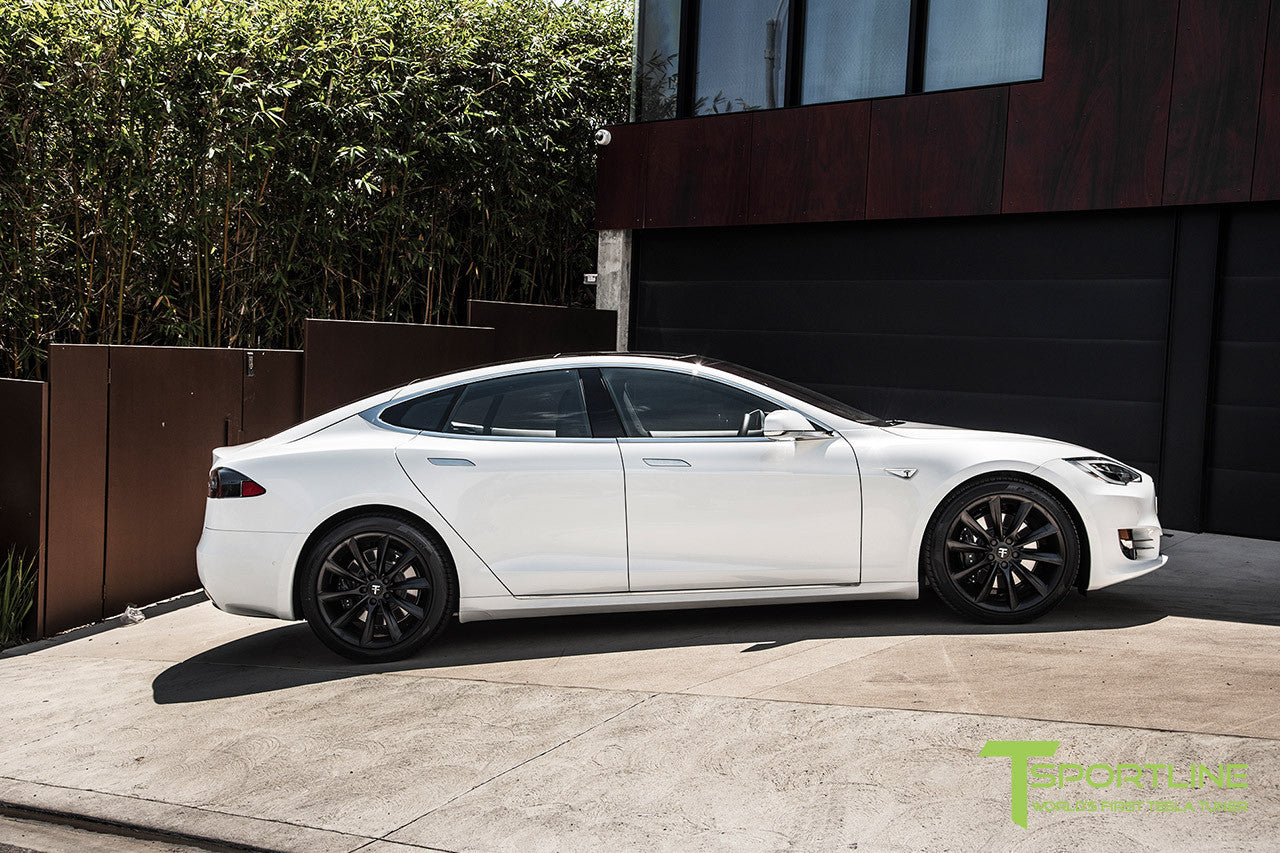 White Model S 2.0 with 20" TST Tesla Wheel in Matte Black 
