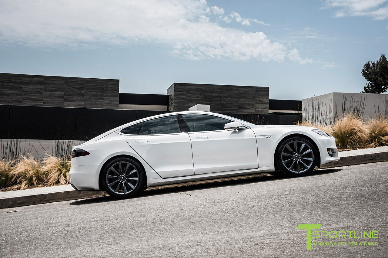 White Model S 2.0 with 20" TST Tesla Wheel in Metallic Grey 