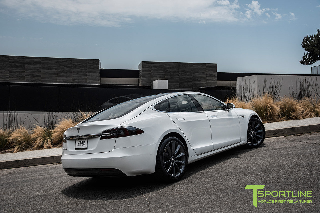 White Model S 2.0 with 20" TST Tesla Wheel in Metallic Grey 