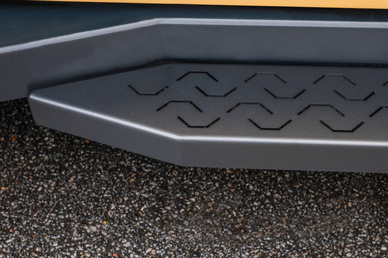 Tesla Cybertruck AeroMaxx Running Boards & Side Steps