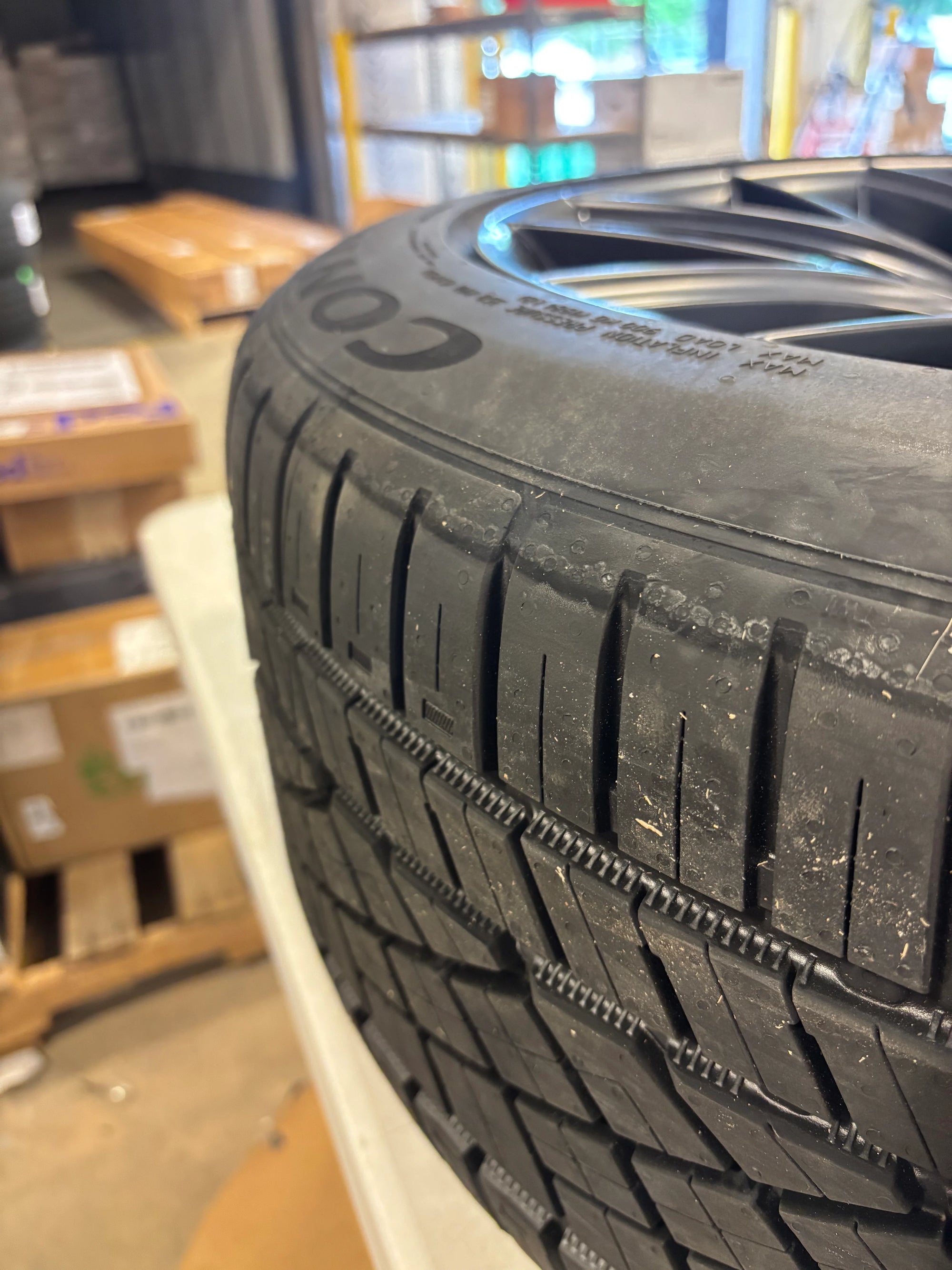 COSMETIC BLEM SPECIAL! TSR 19" Tesla Model S Long Range & Plaid Wheel and Tire Package (Set of 4)