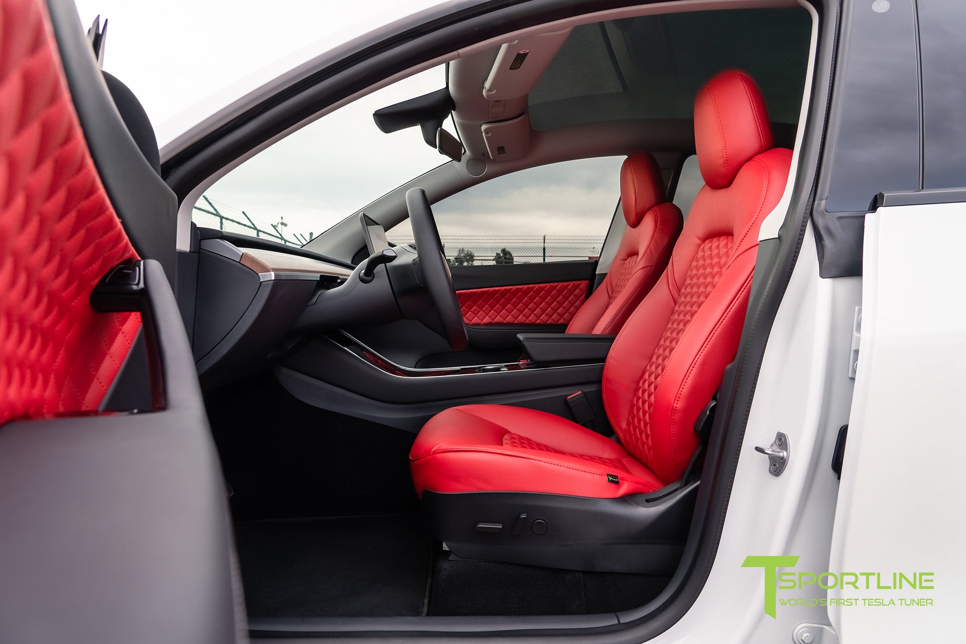 Tesla Model Y 5 Seat Interior Upgrade Kit - Factory Design - T Sportline - Tesla  Model S, 3, X & Y Accessories