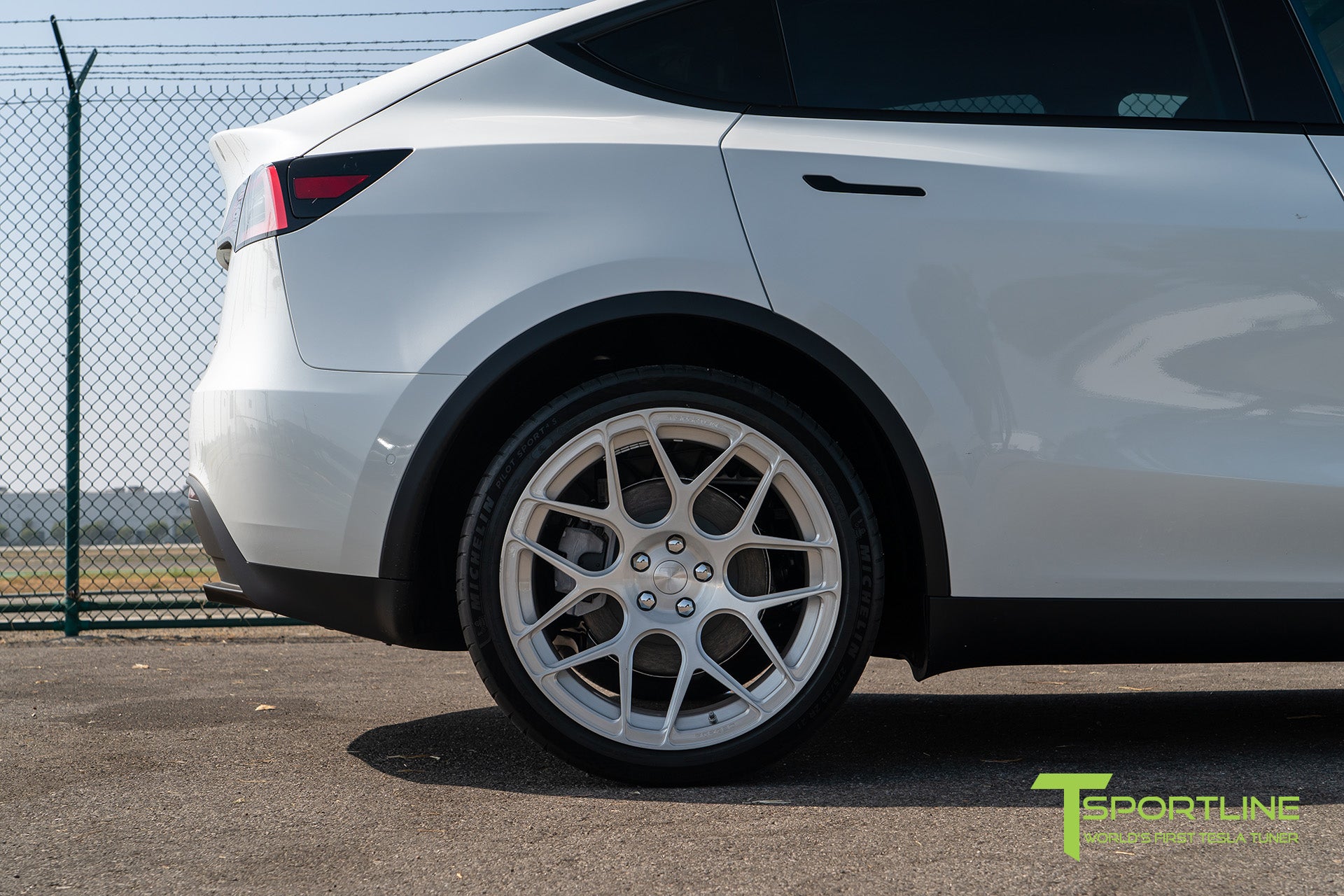 TY117 21" Tesla Model Y Wheel and Tire Package (Set of 4)